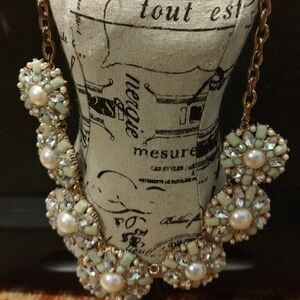 Elegant Pearl and Mint Necklace